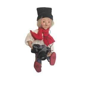 Byers Choice Kindles Christmas Ornament Photographer With Camera